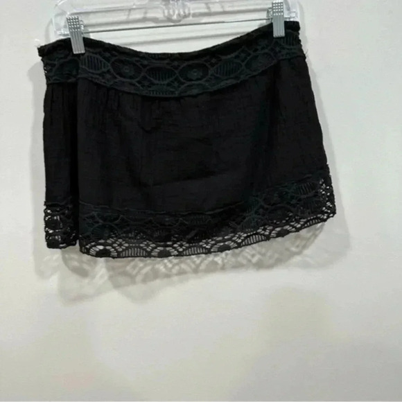 Becca black Crochet detail mini skirt Small - Picture 2 of 6